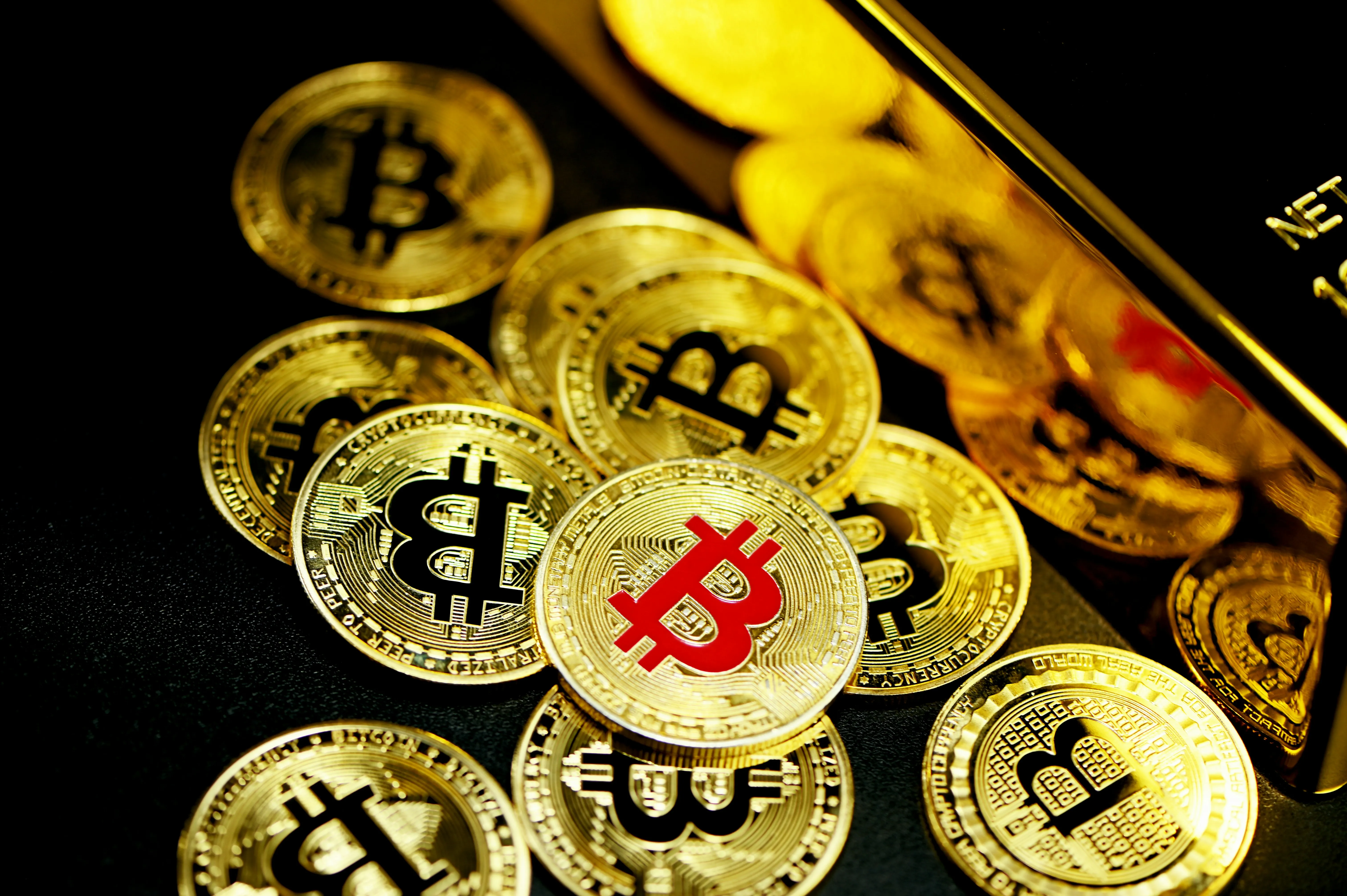 Hình ảnh minh họa bảo vệ người vị thành niên và xác minh độ tuổi